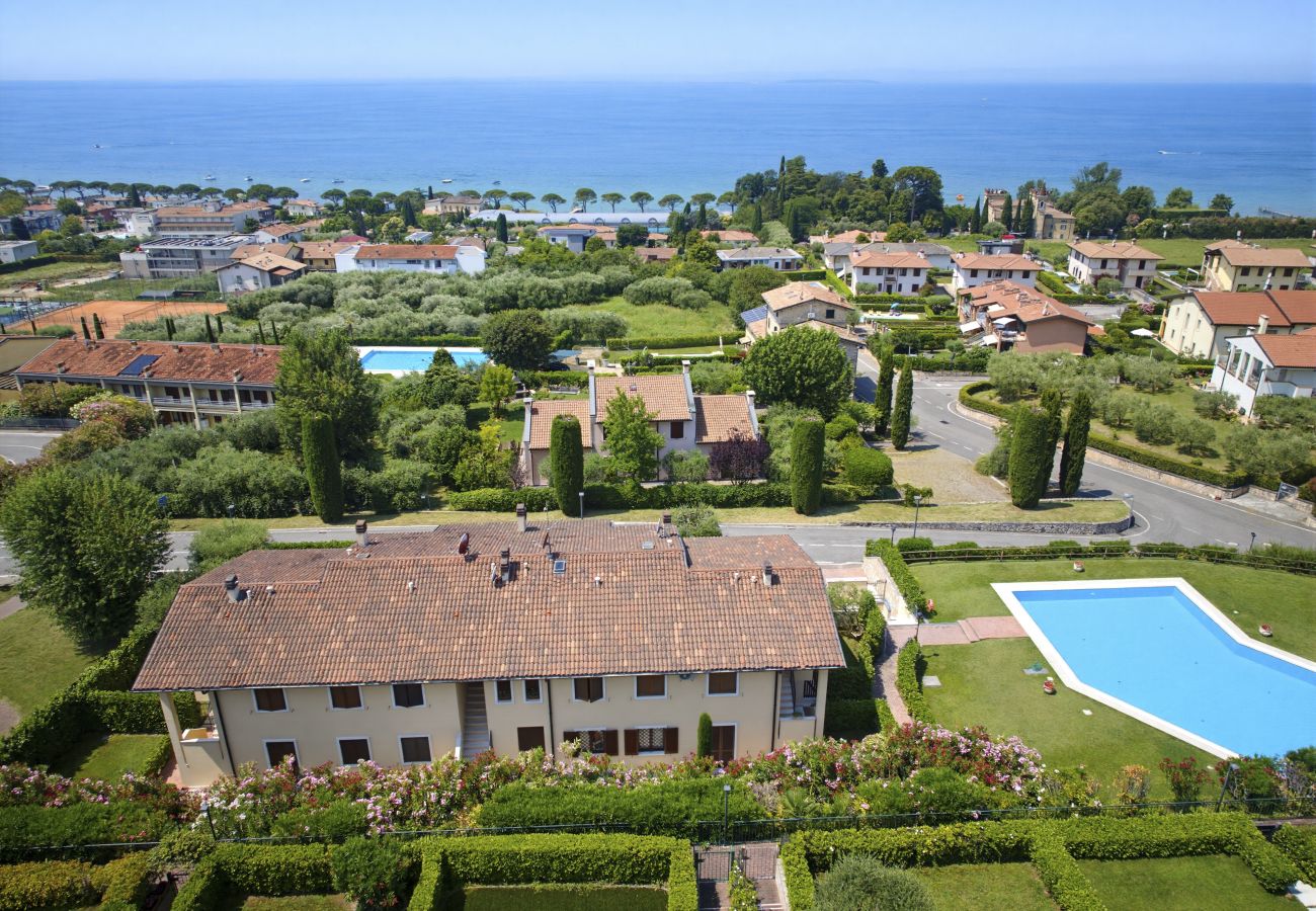 Apartment in Lazise - Regarda - Basiliko White Apartment with pool and wifi