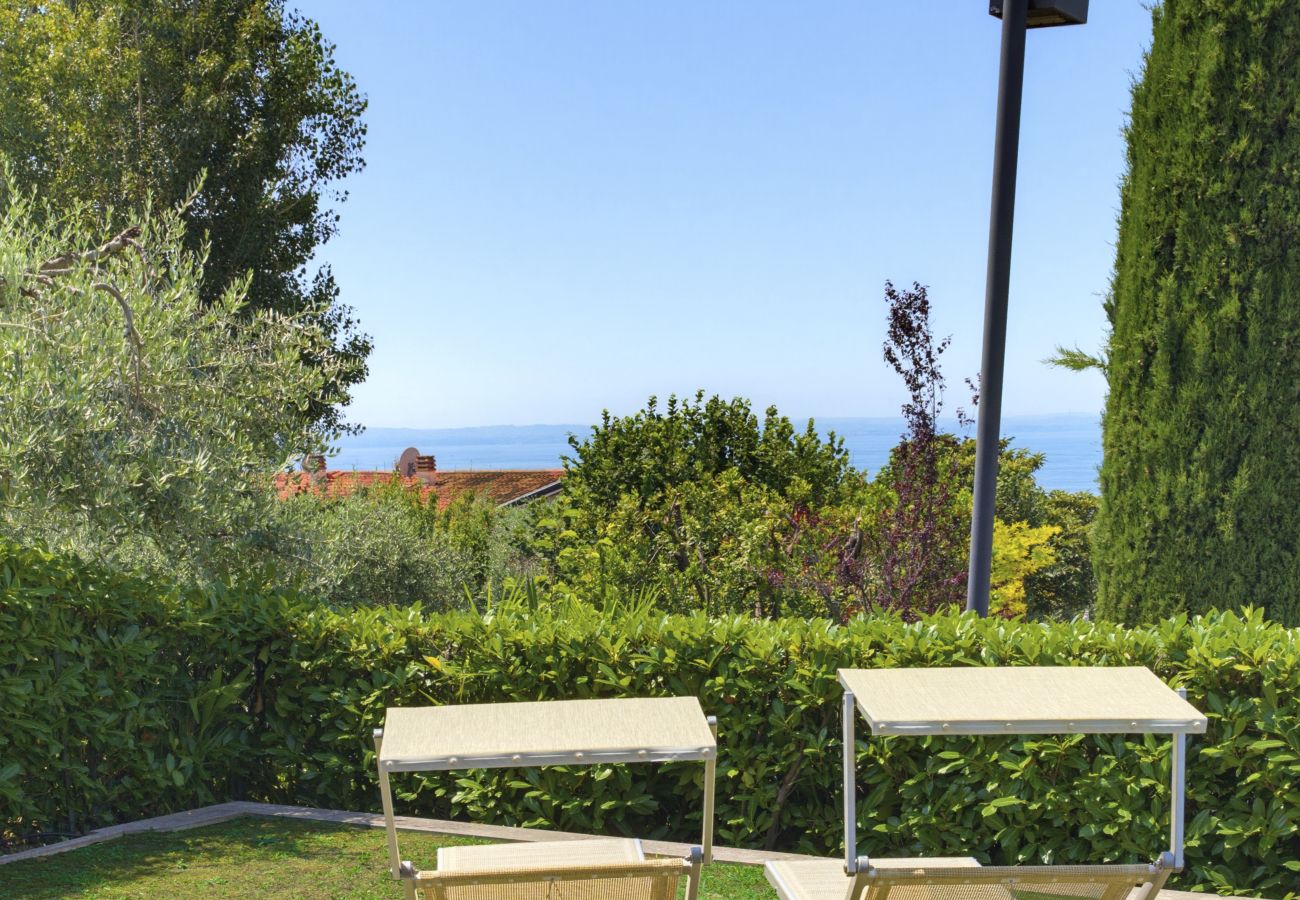 Apartment in Lazise - Regarda - Basiliko White Apartment with pool and wifi