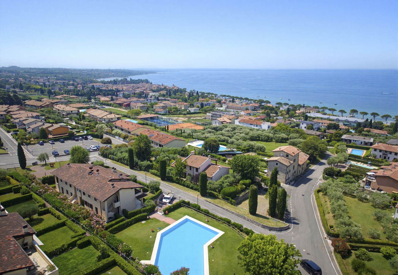 Apartment in Lazise - Regarda - Basiliko White Apartment with pool and wifi