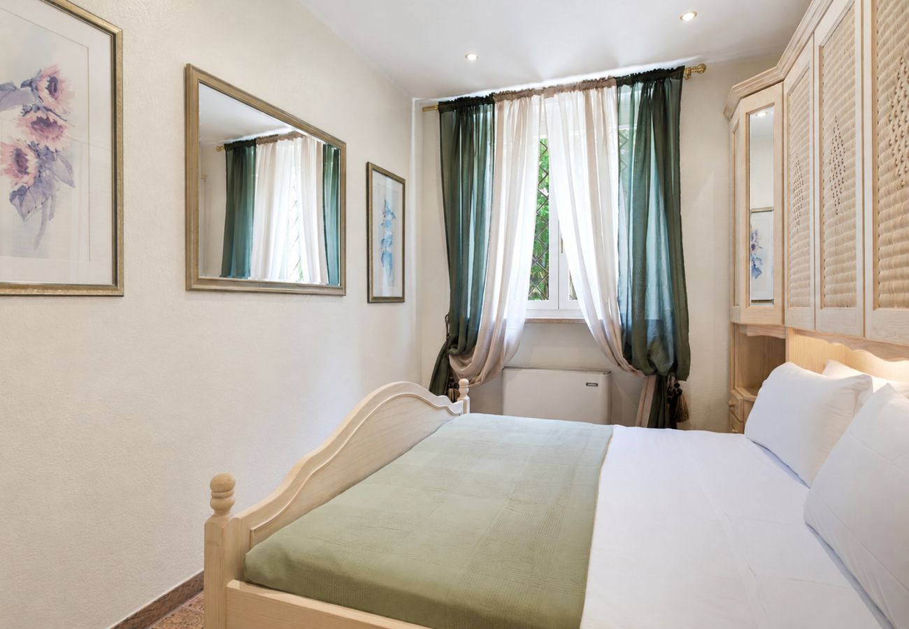 Apartment in Lazise - Regarda - Basiliko White Apartment with pool and wifi