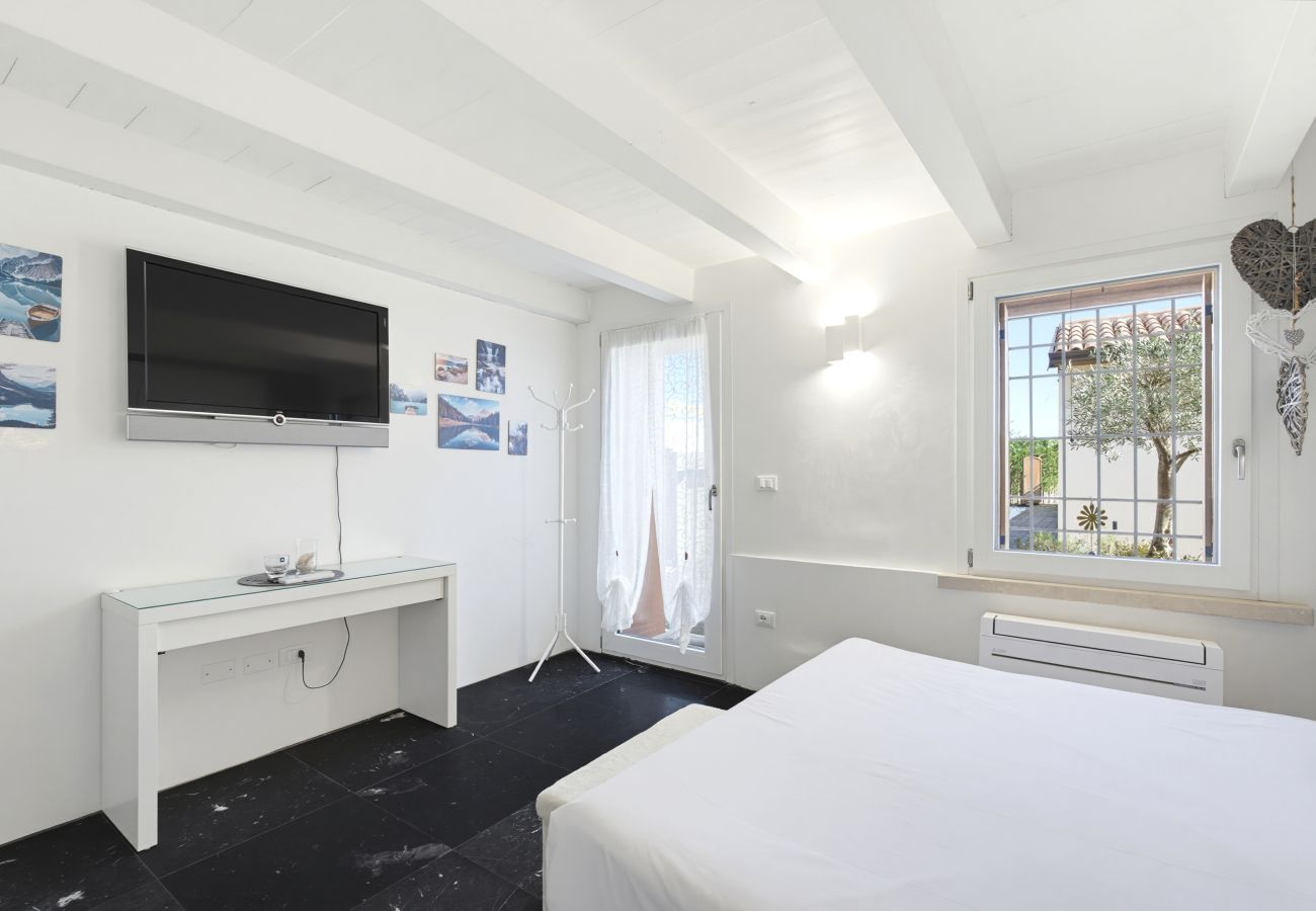 Apartment in Lazise - Regarda - The romantic place, apartment with pool