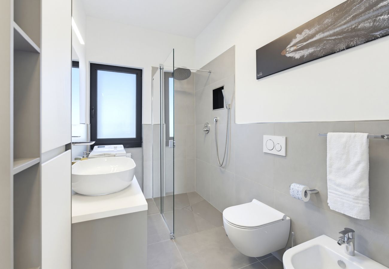 Apartment in Bardolino - Regarda - Basiliko Sport Apartment with tennis and pool