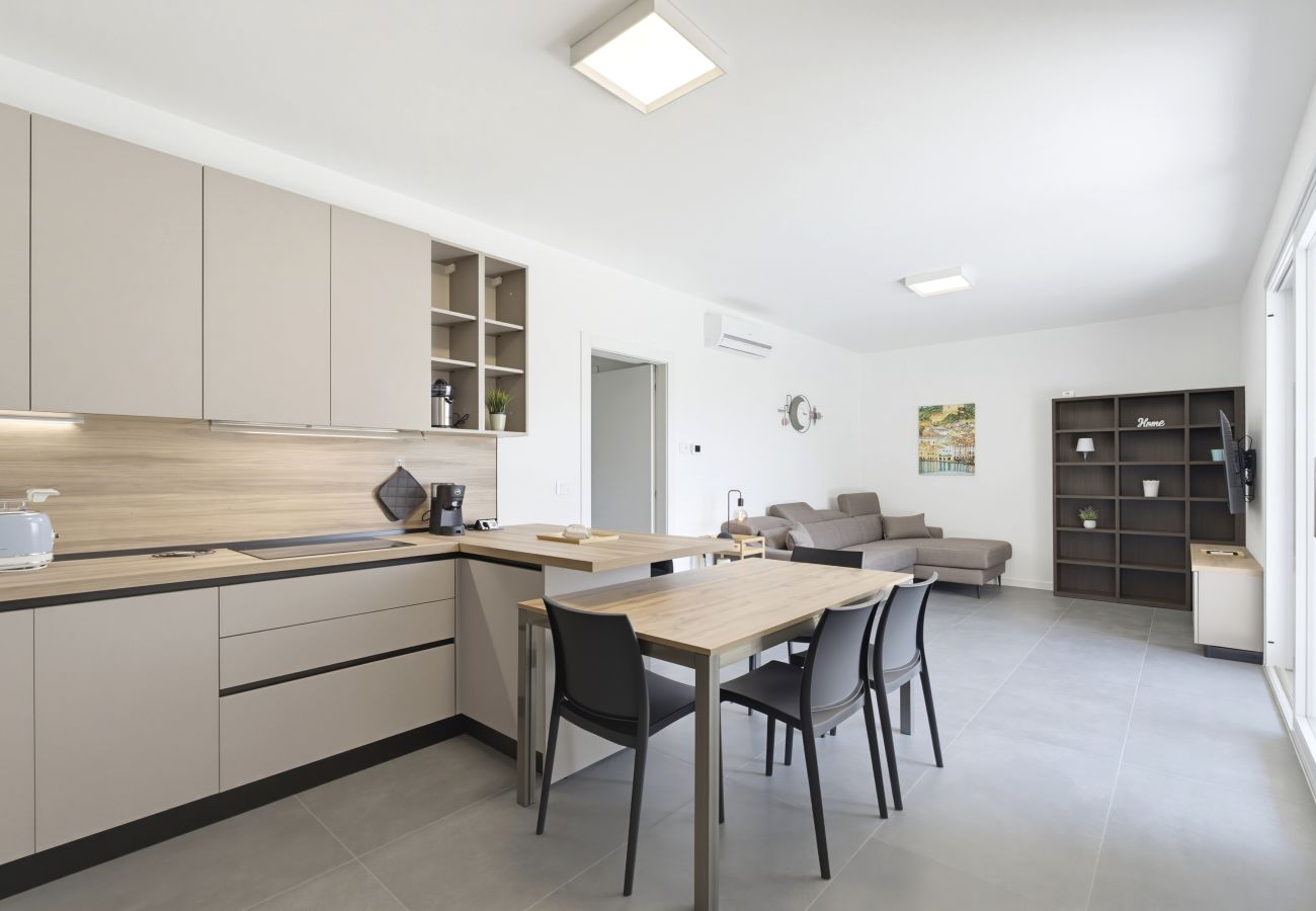 Apartment in Peschiera del Garda - Regarda - Golf Breeze Apartment with pool