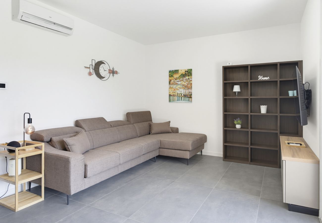 Apartment in Peschiera del Garda - Regarda - Golf Breeze Apartment with pool