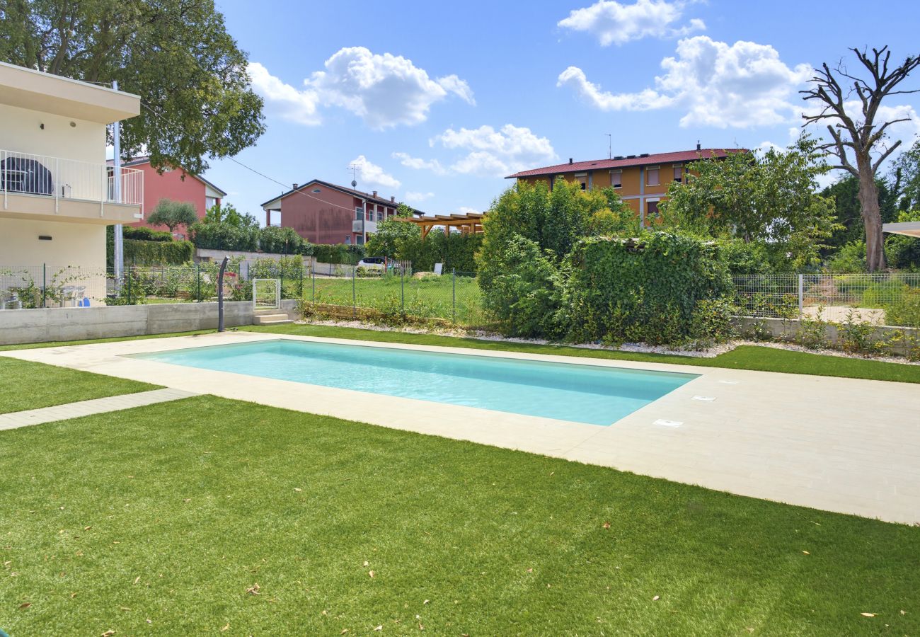 Apartment in Peschiera del Garda - Regarda - Golf Breeze Apartment with pool