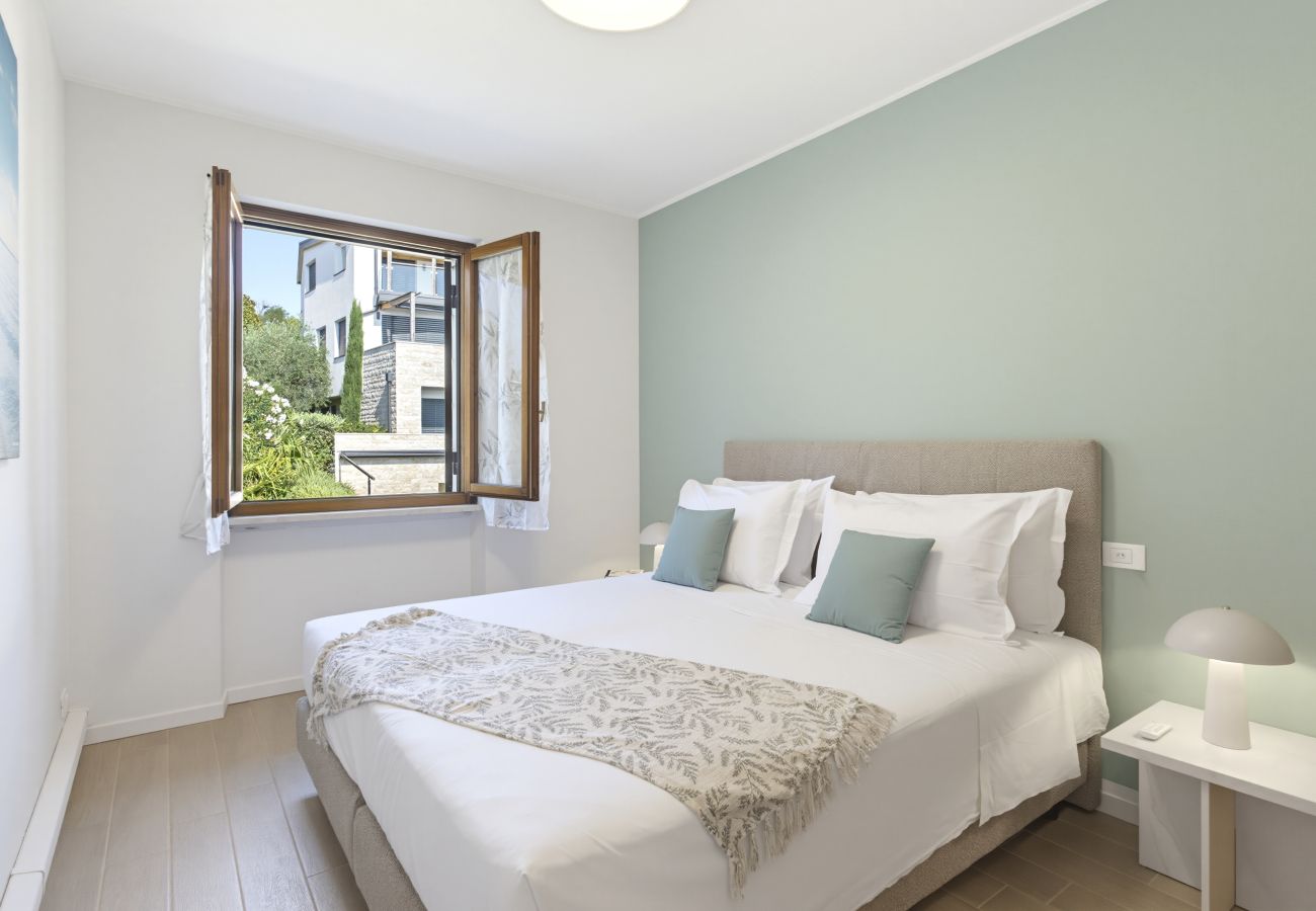 Apartment in Lazise - Regarda - Basiliko View Apartment with lake view and pool