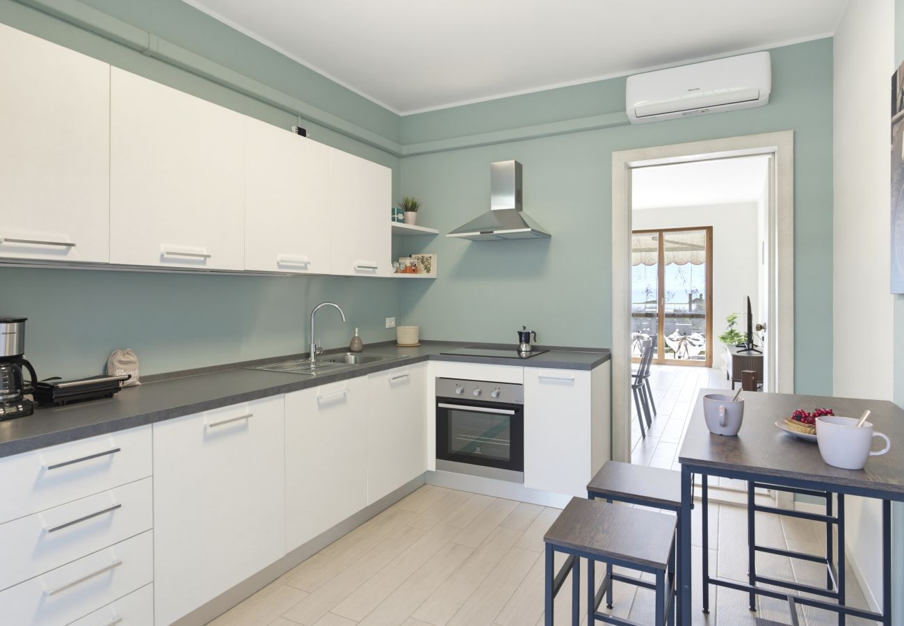 Apartment in Lazise - Regarda - Basiliko View Apartment with lake view and pool