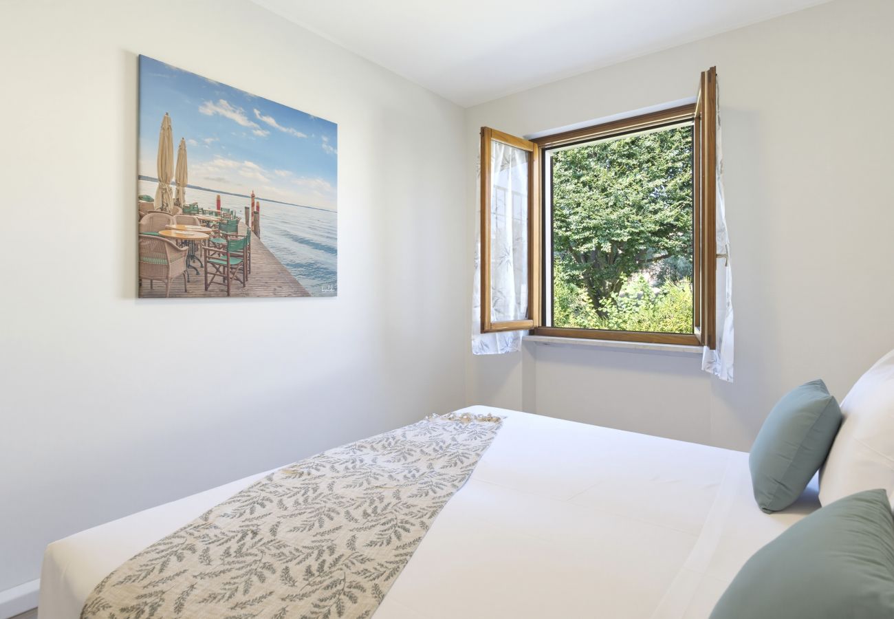 Apartment in Lazise - Regarda - Basiliko View Apartment with lake view and pool