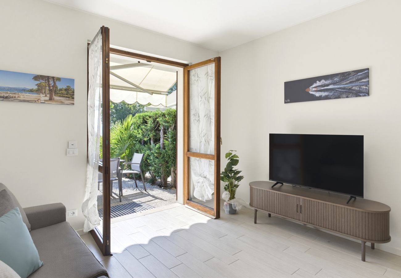 Apartment in Lazise - Regarda - Basiliko View Apartment with lake view and pool