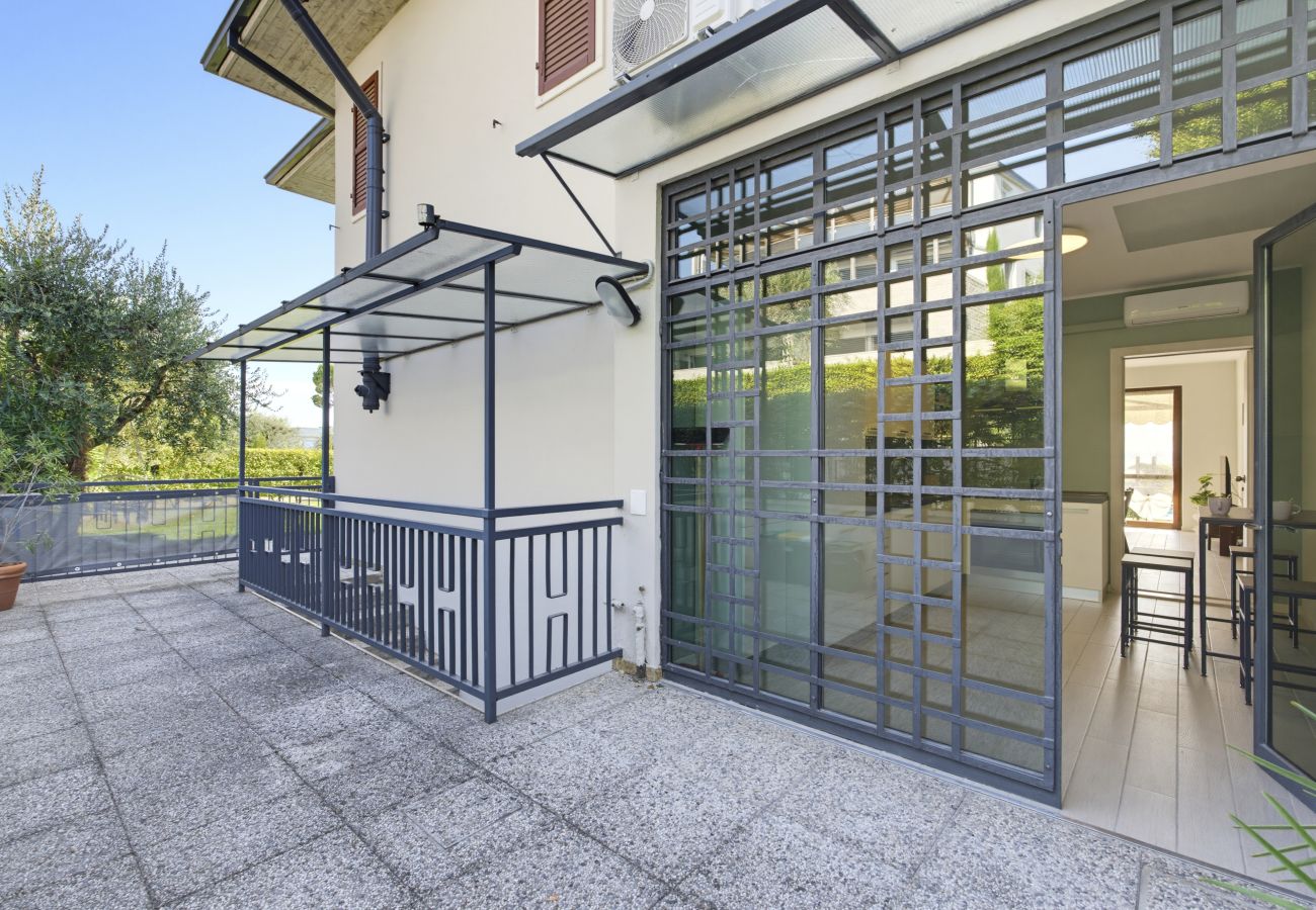 Apartment in Lazise - Regarda - Basiliko View Apartment with lake view and pool