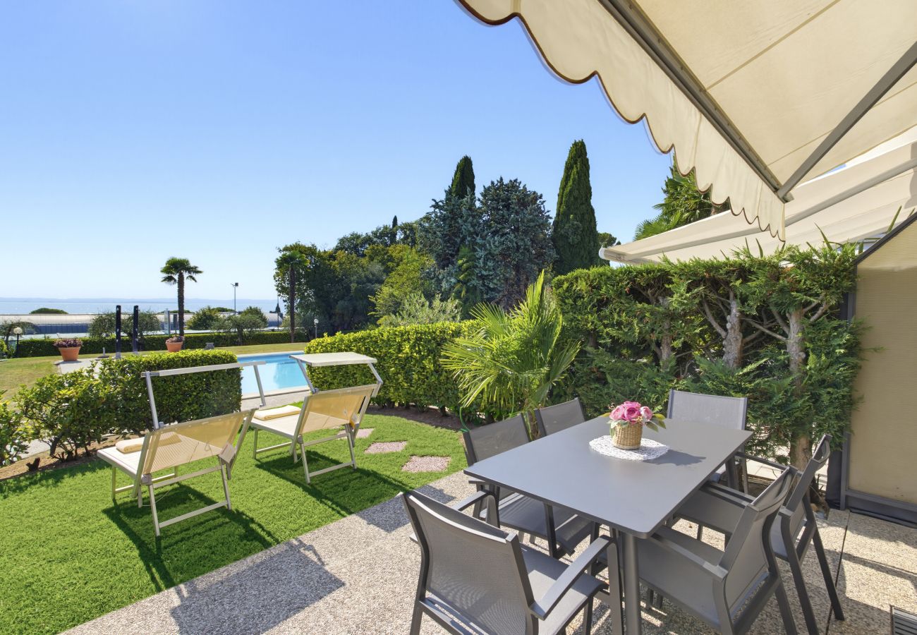 Apartment in Lazise - Regarda - Basiliko View Apartment with lake view and pool