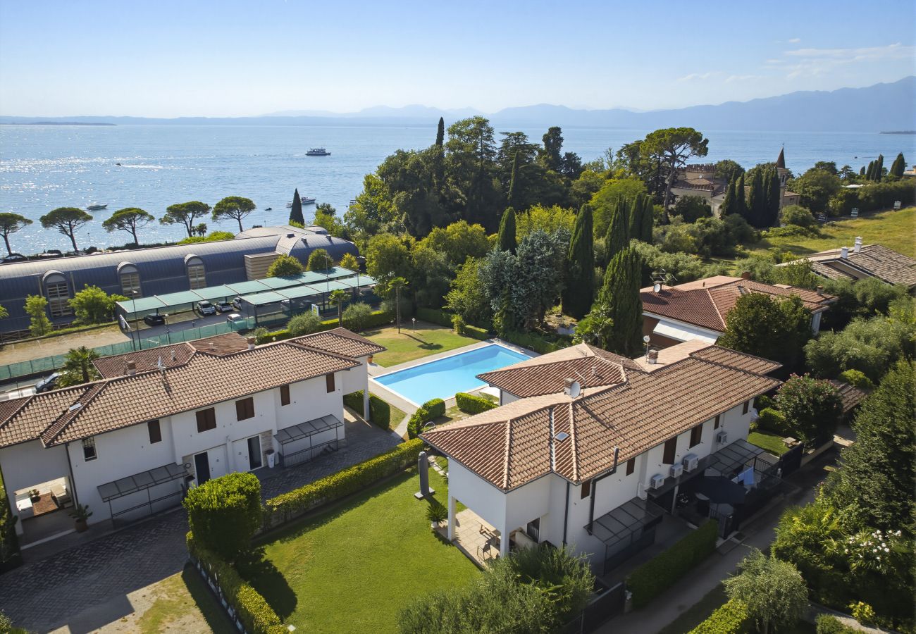 Apartment in Lazise - Regarda - Basiliko View Apartment with lake view and pool