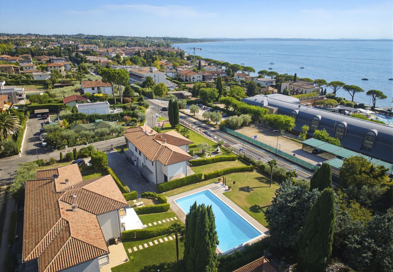 Apartment in Lazise - Regarda - Basiliko View Apartment with lake view and pool