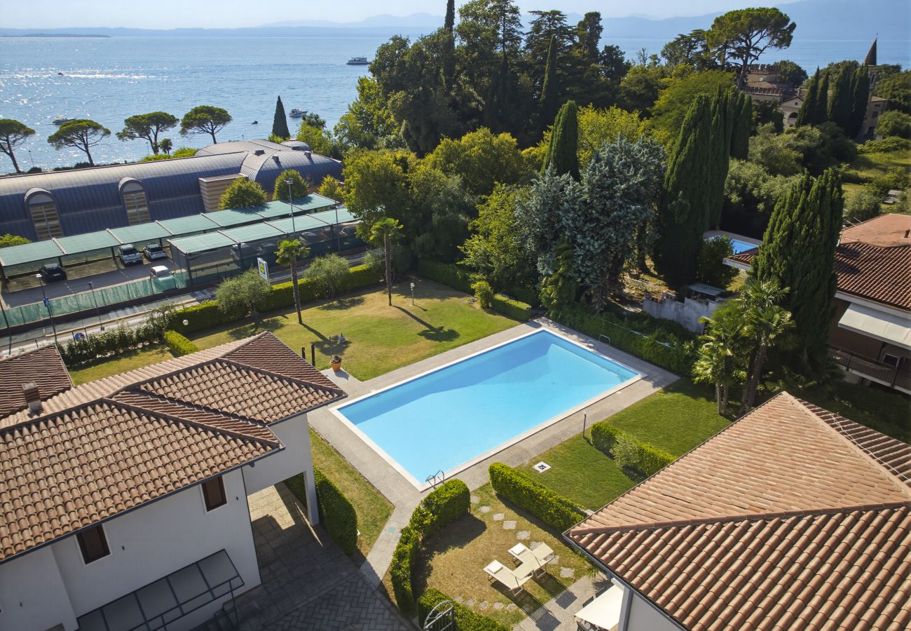 Apartment in Lazise - Regarda - Basiliko View Apartment with lake view and pool