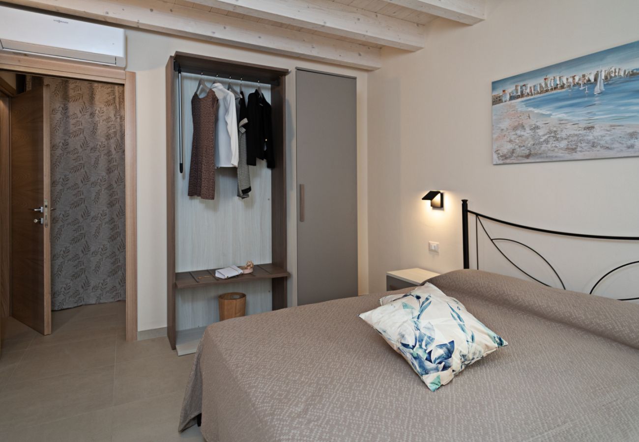Apartment in Lazise - Regarda - Residenza GJ ground floor - with roof terrace, wifi, airco