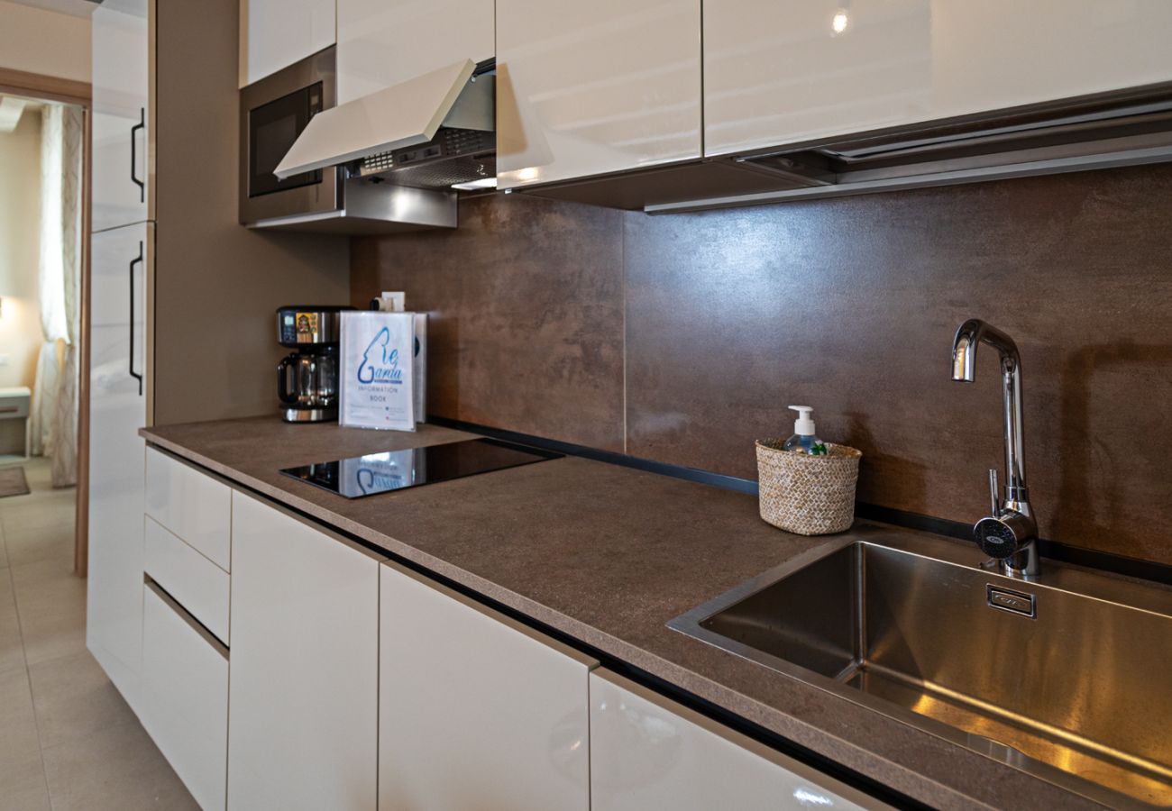 Apartment in Lazise - Regarda - Residenza GJ ground floor - with roof terrace, wifi, airco